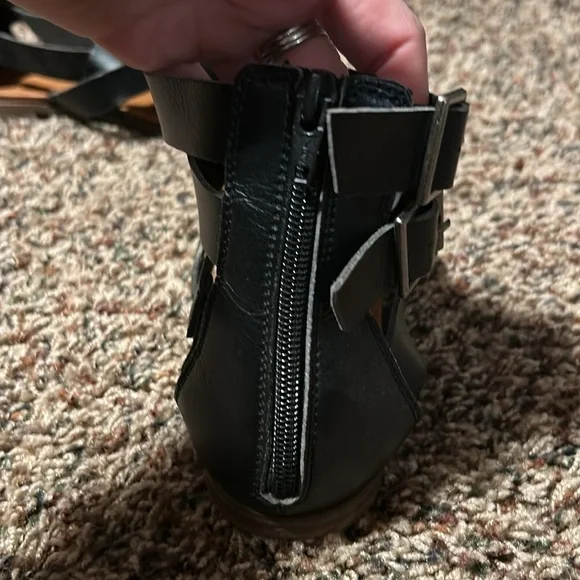 Universal Thread Black Gladiator Sandals Size 8 - Picture 4 of 4
